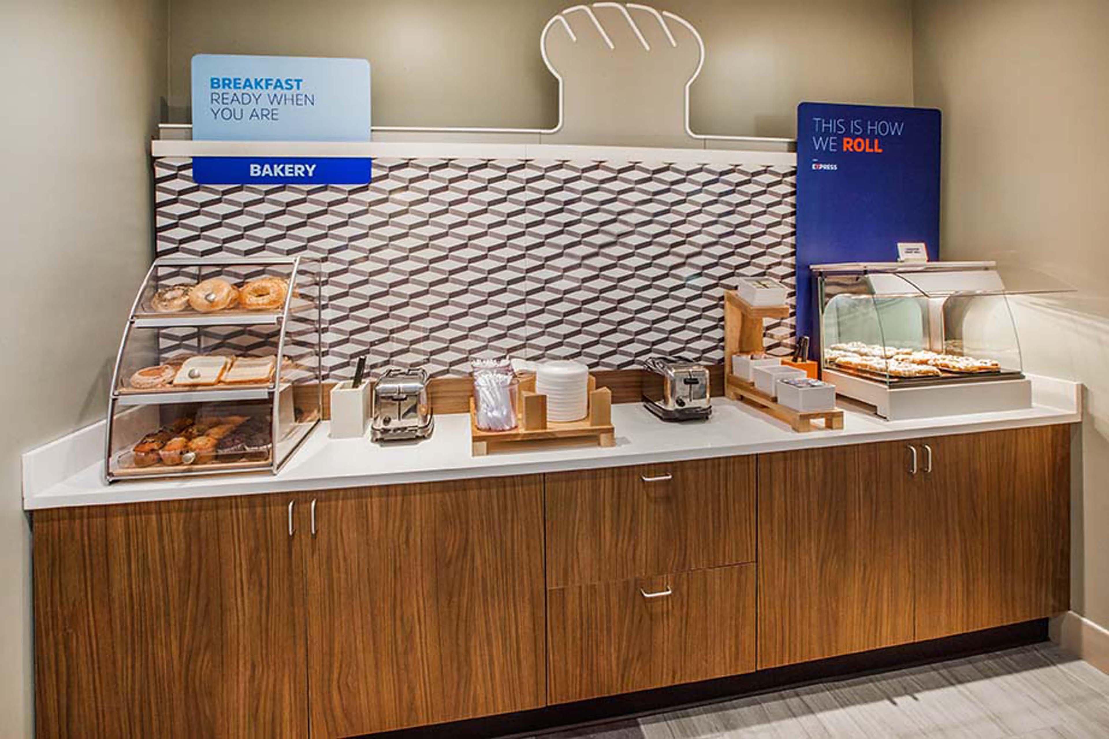 Holiday Inn Express Nashville-Downtown - Broadway By Ihg Exterior foto