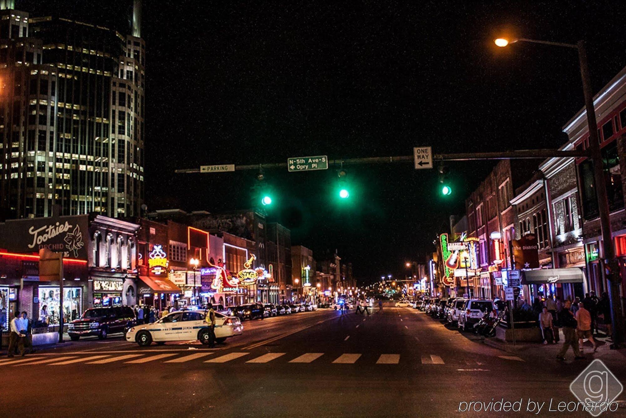 Holiday Inn Express Nashville-Downtown - Broadway By Ihg Exterior foto